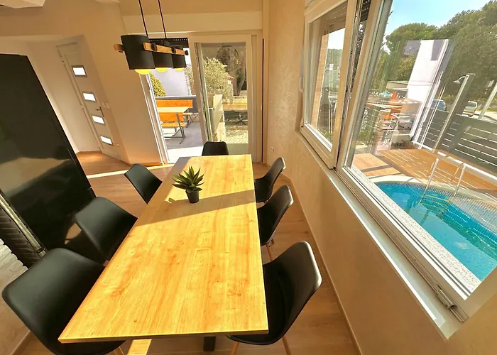 Noel - Three Bedroom Apartment With Pool
