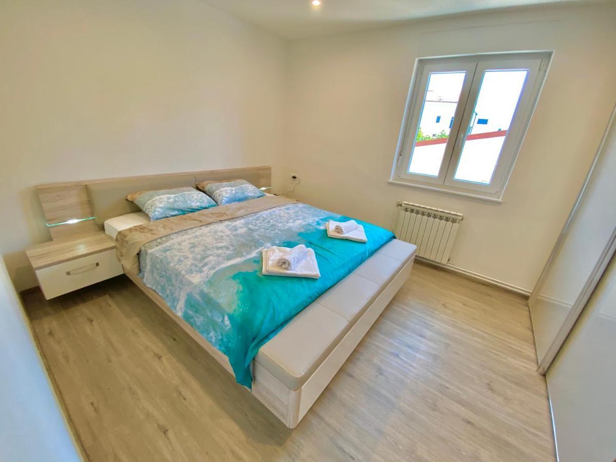 Apartment Noel - Three Bedroom With Pool *
