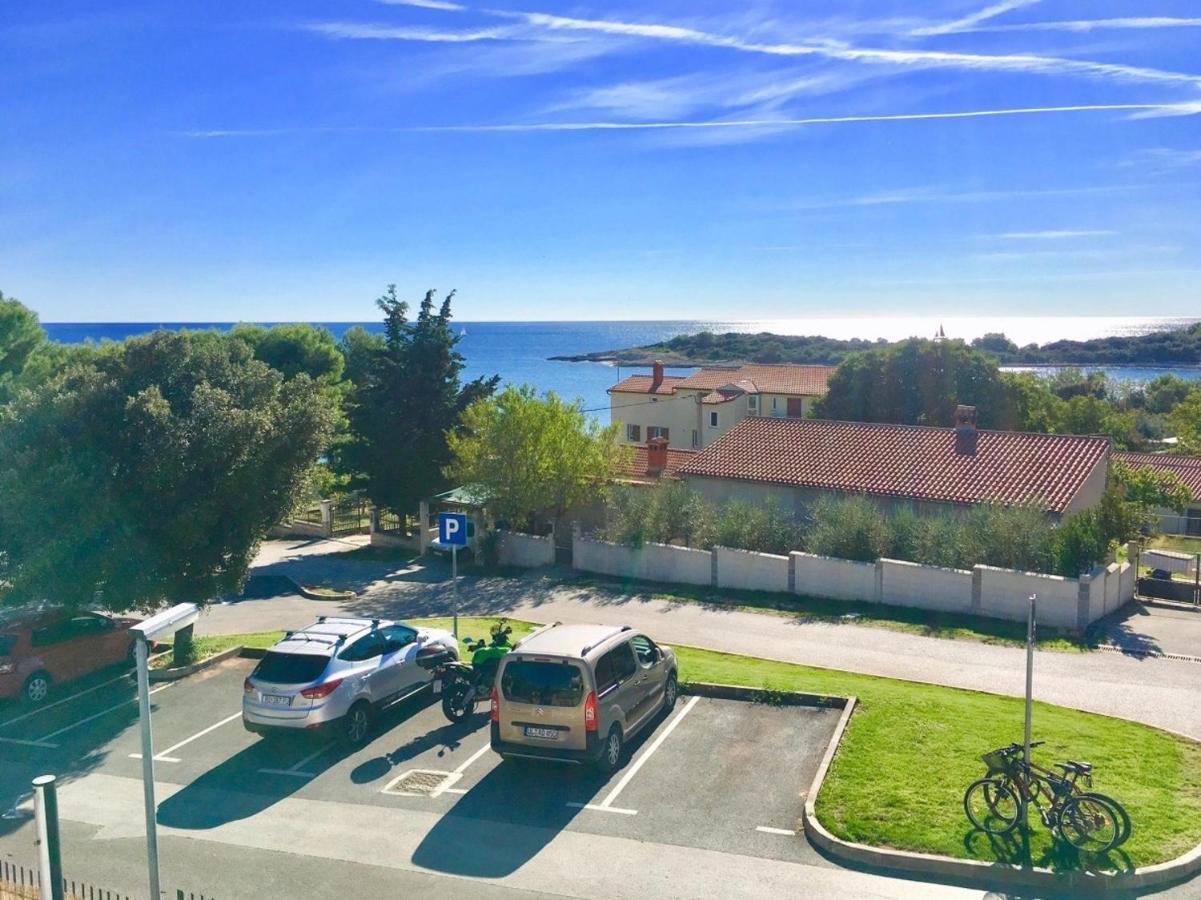 Noel - Three Bedroom With Pool Apartment *