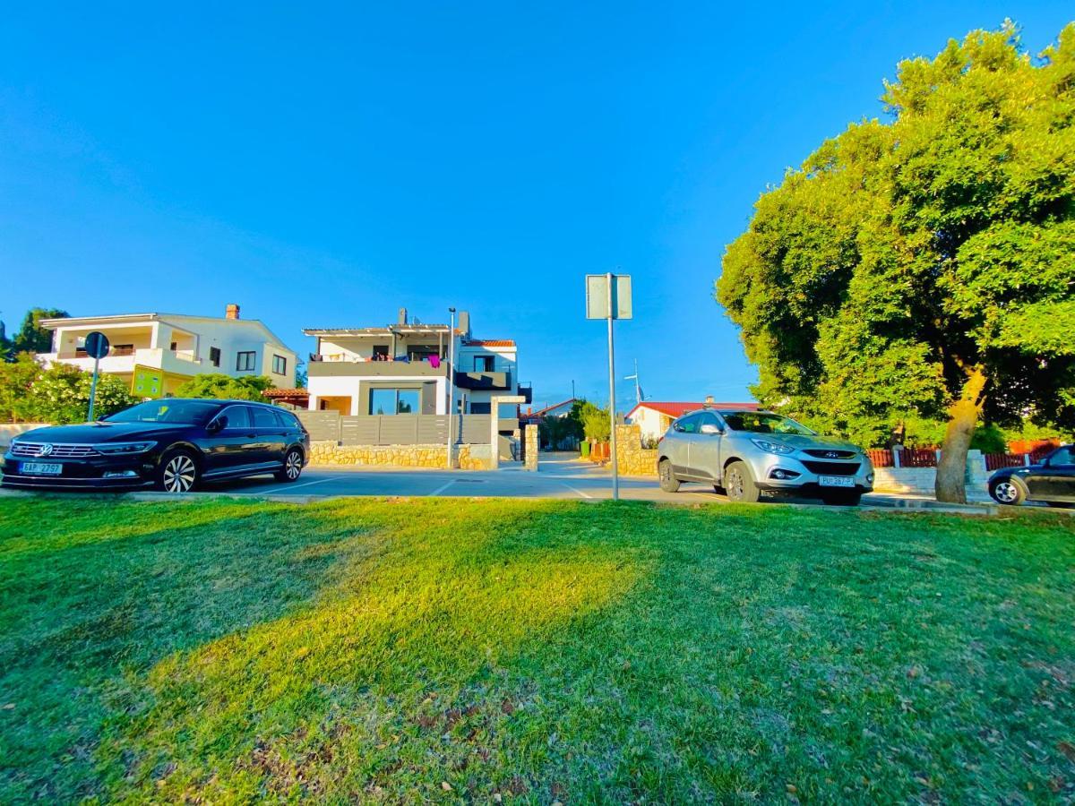 Noel - Three Bedroom With Pool Apartment