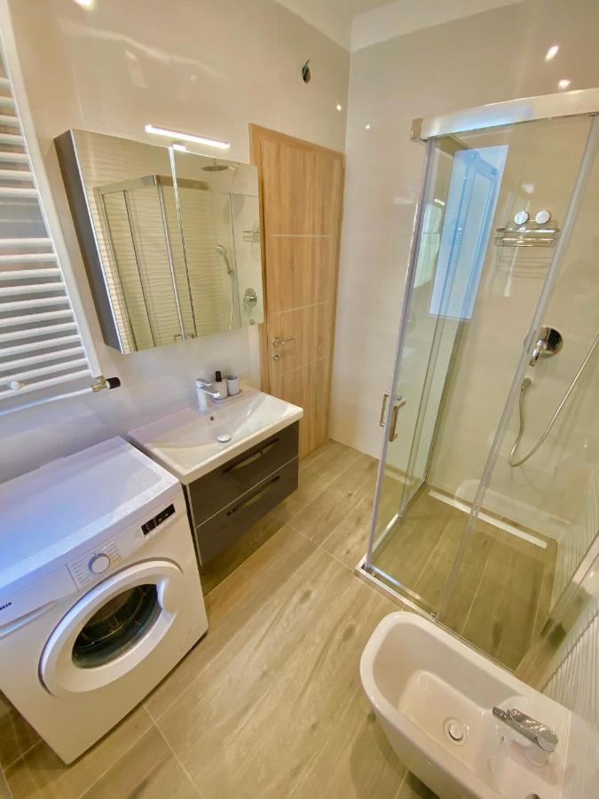 Noel - Three Bedroom With Pool Apartment