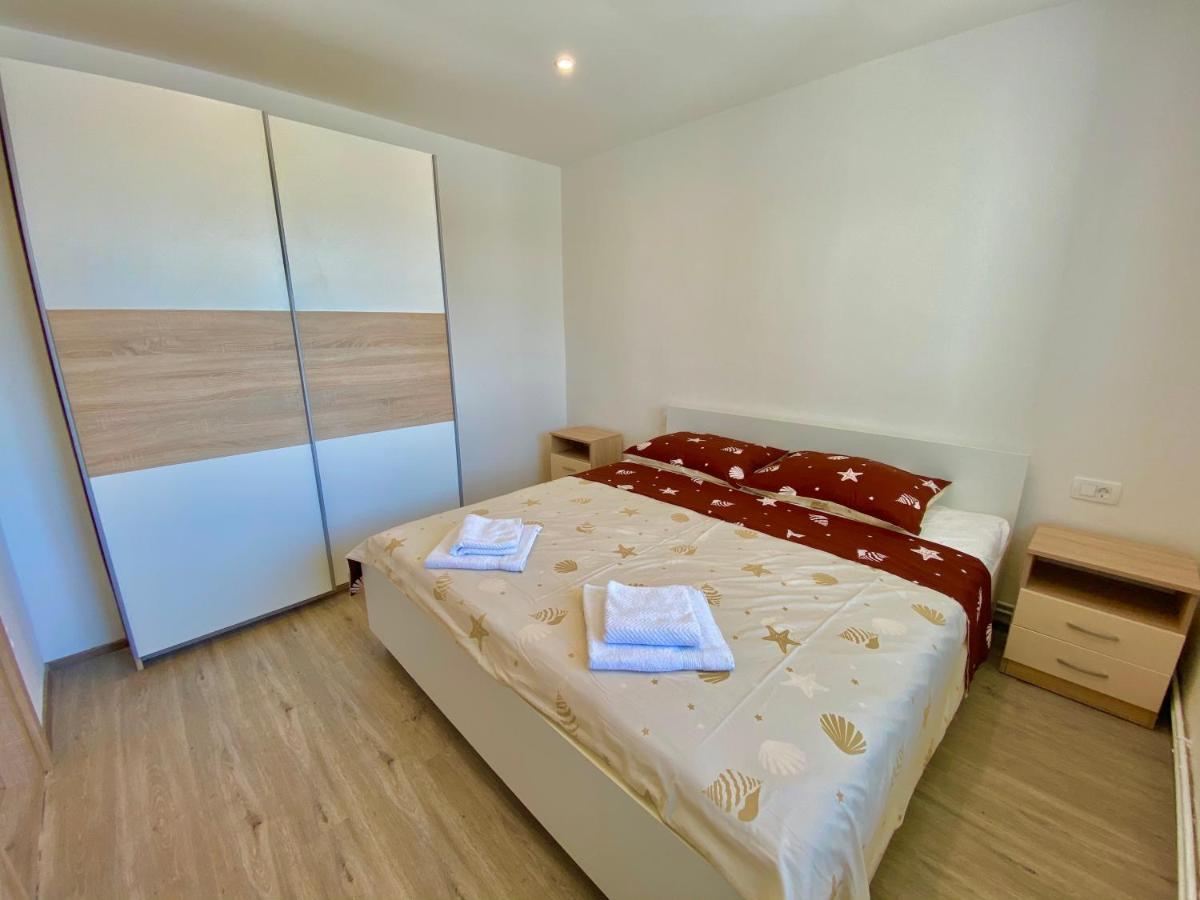 Apartment Noel - Three Bedroom With Pool *