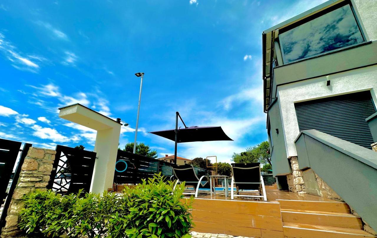 Noel - Three Bedroom With Pool * Banjole