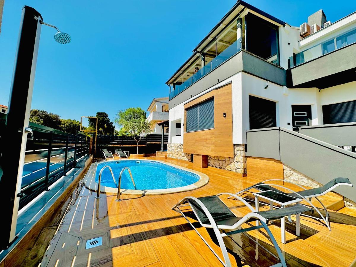 Noel - Three Bedroom With Pool * Banjole