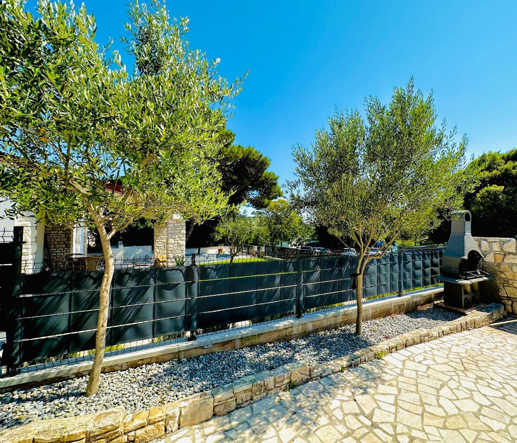 Noel - Three Bedroom With Pool Apartment *