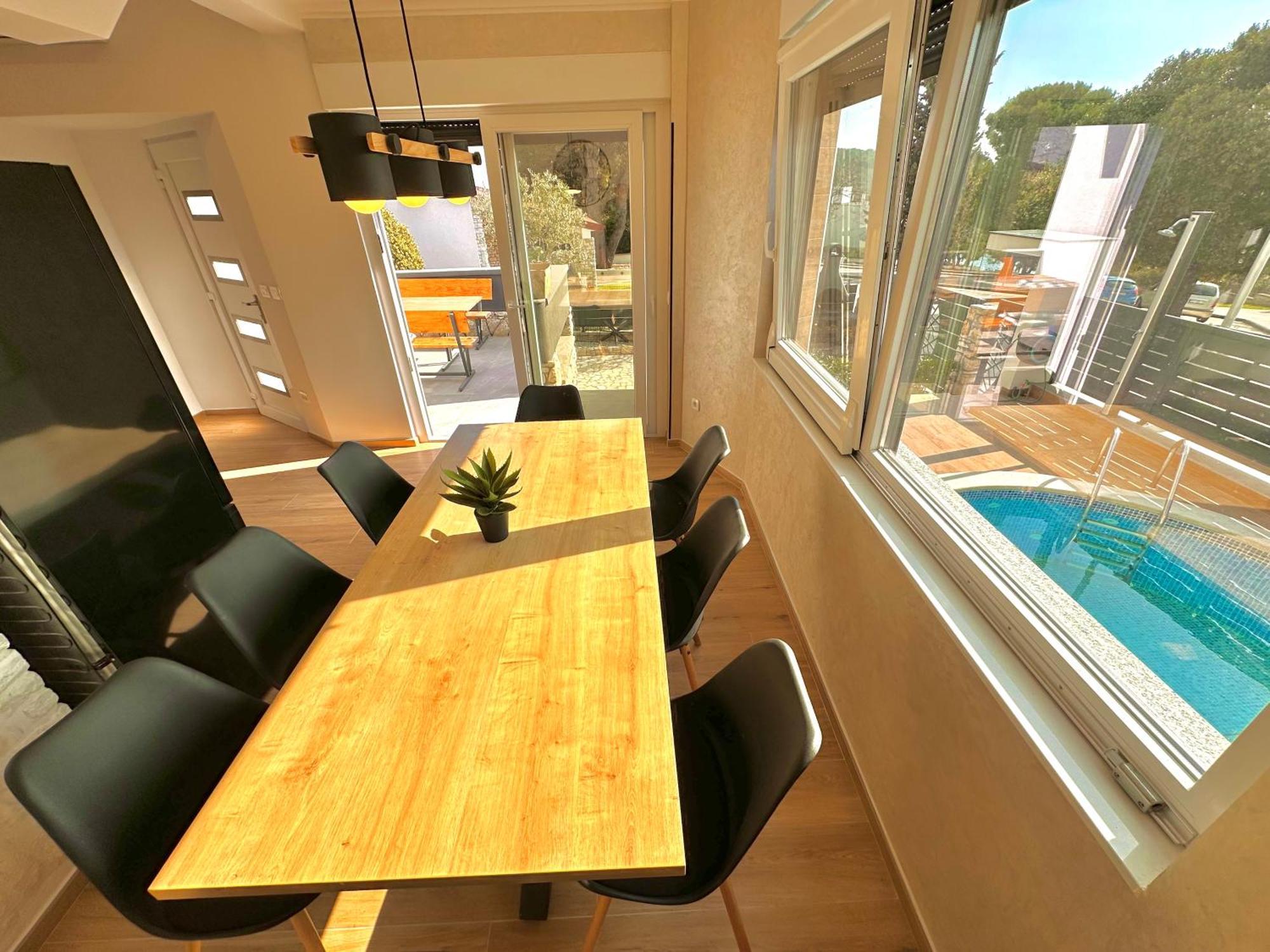 Noel - Three Bedroom With Pool Apartment *