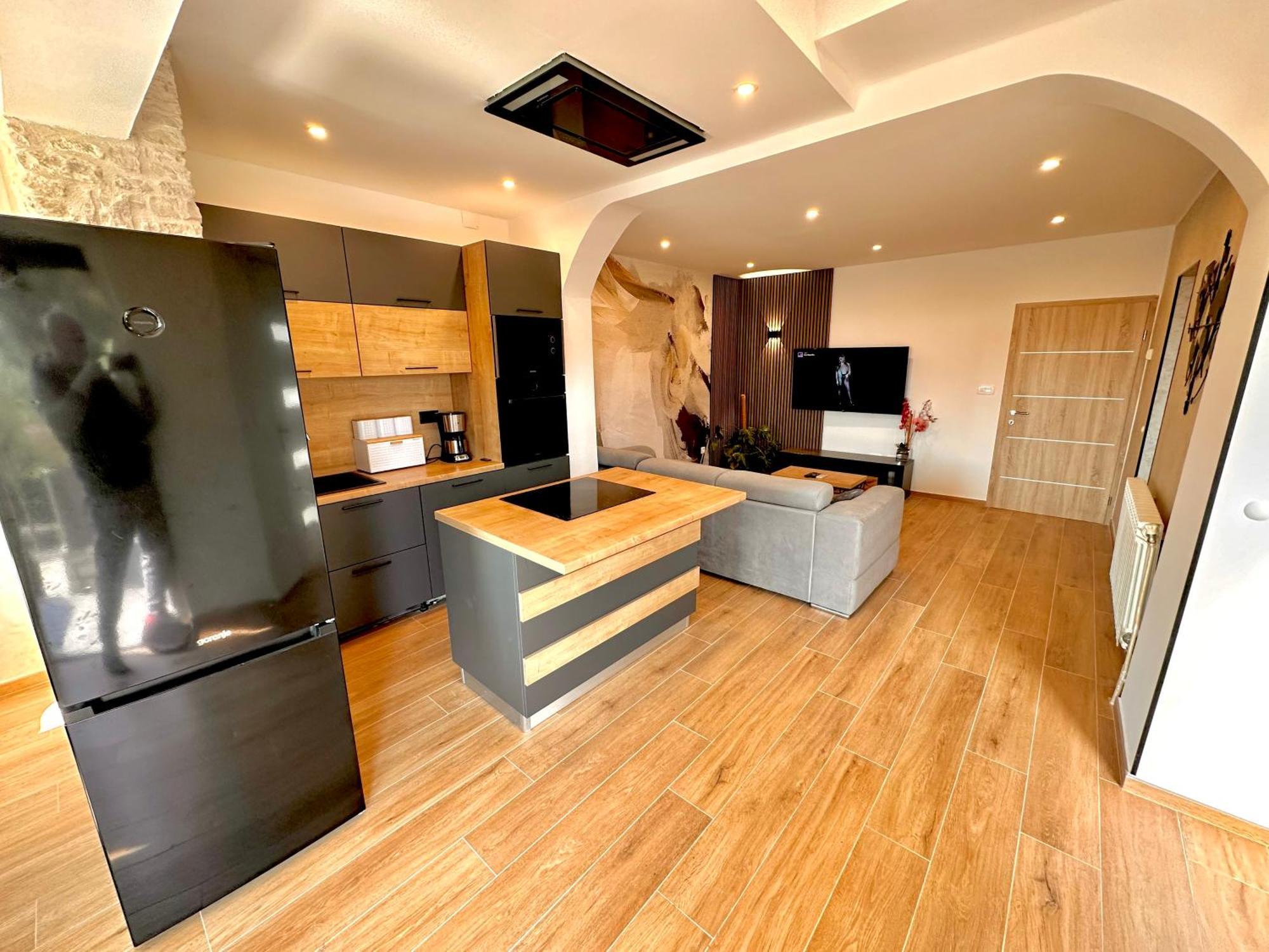 Noel - Three Bedroom With Pool Apartment *
