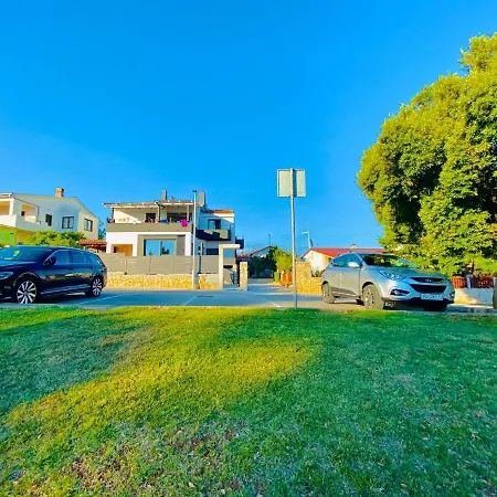 Noel - Three Bedroom Apartment With Pool Banjole Exterior photo