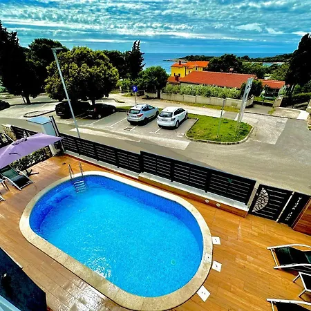 Noel - Three Bedroom Apartment With Pool Banjole Exterior photo